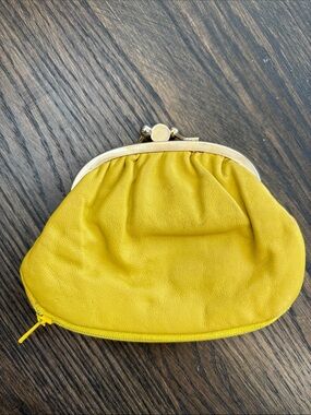 Vintage Aronni Romana coin purse, kiss lock , leather, mustard yellow, 4x5.5”